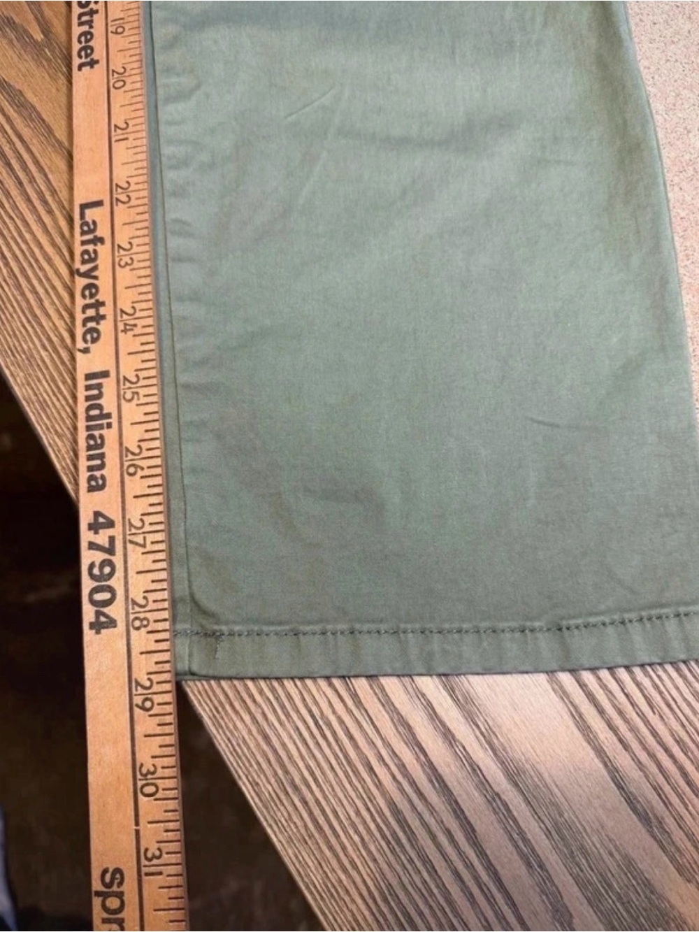 Women’s Straight-Leg Cargo Jeans in Sage Green - Picture 7 of 7